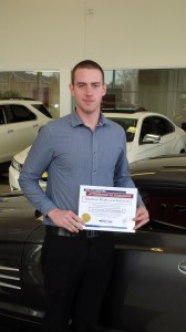 Notre diplômé de la formation en vente automobile débute sa nouvelle carrière à titre de représentant en vente automobile. Félicitation Mathieu