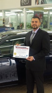 Notre gradué de la formation en vente automobile débute sa nouvelle carrière à titre de conseiller à la vente chez St-Laurent Hyundai. Bravo Alexander !