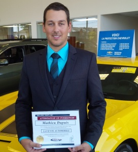 Notre diplômé de la formation à la vente automobile débute sa nouvelle carrière à titre de conseiller à la vente automobile. Félicitation Mathieu !