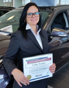 Notre diplômée de la formation à la vente automobile, débute sa nouvelle carrière. Félicitation Cathy!