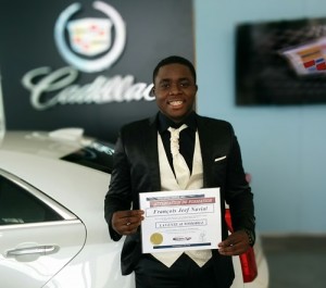 Notre diplômé de la formation en vente automobile débute sa nouvelle carrière à titre de conseiller à la vente automobile. Félicitation François