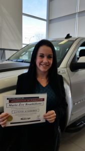 Notre diplômée de la formation de représentant à la vente automobile commence sa nouvelle carrière à titre de représentante en vente automobile. Félicitation Marie-Ève!