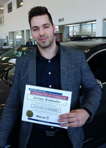 Notre diplômé de la formation en vente automobile débute sa nouvelle carrière à titre de représentant en vente automobile. Bravo Jérémy!